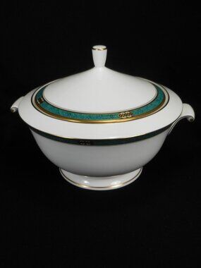 rare Mikasa AK023 Emerald Bay bone china lidded vegetable bowl